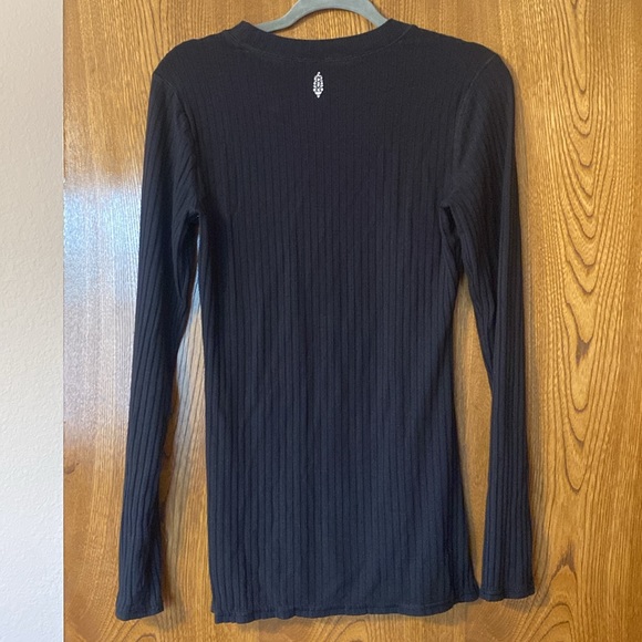 Free People Tops - Free People Movement Ribbed Split Hem Tunic Long Sleeve Top size M in Black